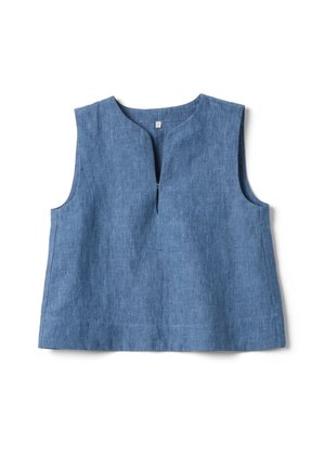 Mouwloos blauw linnen topje met een ronde hals en een kleine voorste split, weergegeven op een witte achtergrond.