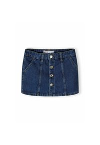 Jupe en denim bleu foncé, avec cinq boutons argentés sur le devant, deux poches avant, et un ourlet droit.