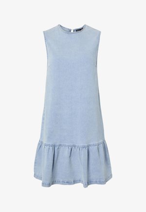 Világoskék farmer ujjatlan ruha lekerekített nyakkivágással és fodros, bővülő heméllyel. Oldalsó zsebekkel és gombos záródással a hátsó részen.