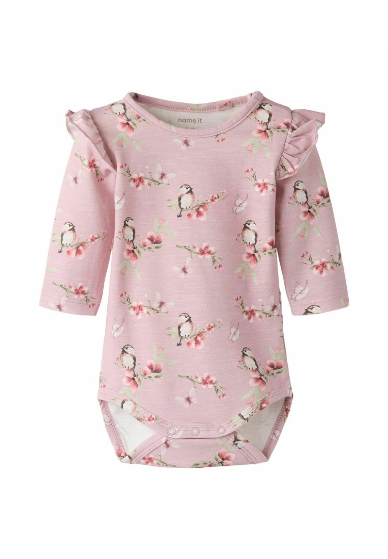 Body bébé rose à manches longues avec épaules à volants, décoré d'un motif d'oiseaux, de fleurs et de feuilles, avec des pressions au bas.