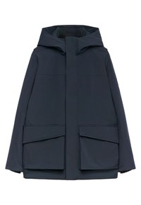 Marinblå jacka med hög krage och stora framfickor. Tillverkad av slätt, vattentätt material. Har dragkedja fram och justerbar huva.