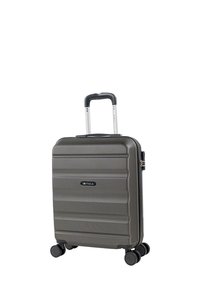 Maleta de mano rígida de color gris con cuatro ruedas y un asa retráctil, con la marca "Itaca" en el centro delantero.