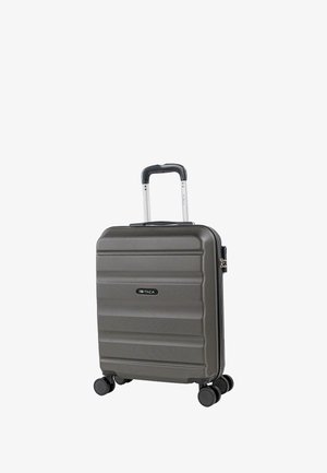 Maleta de mano rígida de color gris con cuatro ruedas y un asa retráctil, con la marca "Itaca" en el centro delantero.