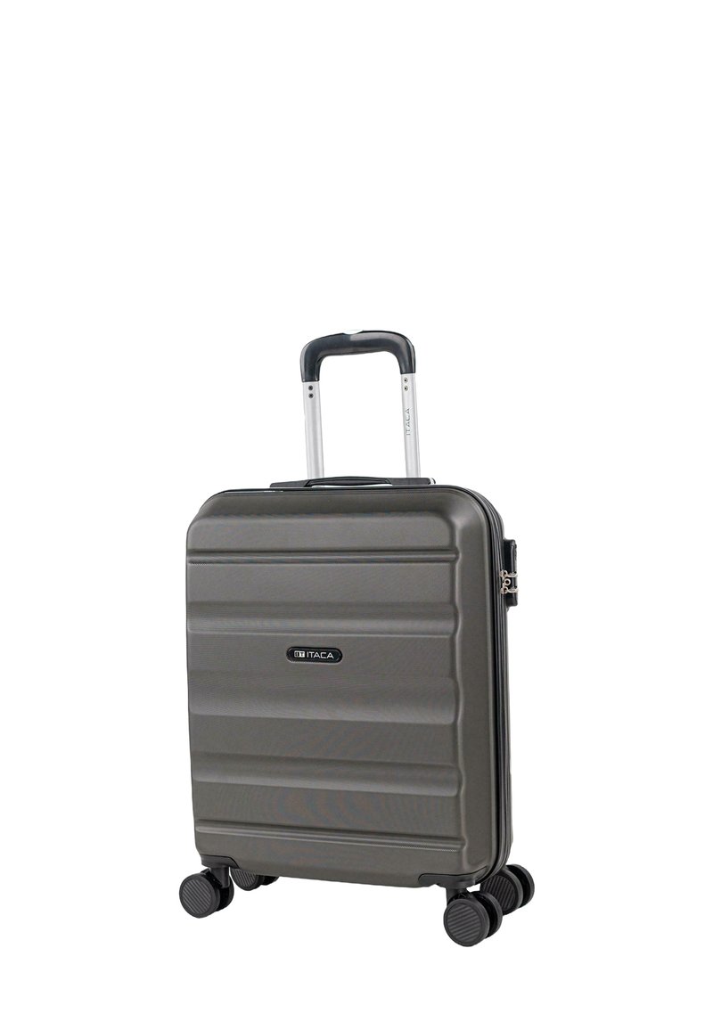 Maleta de mano rígida de color gris con cuatro ruedas y un asa retráctil, con la marca "Itaca" en el centro delantero.