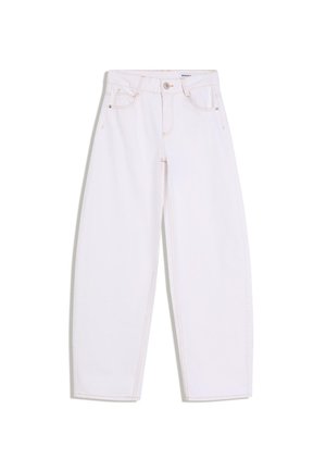 Jeansi albi, cu talie înaltă și croială dreaptă, cu nasture frontal, găici pentru curea și buzunare în față și în spate, așezați pe o suprafață albă.