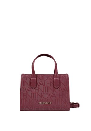 Bordeaux Valentino handtas met dubbele handvatten, gegraveerd herhaald merknamenspatroon en goudkleurig Valentino-logo aan de voorkant.