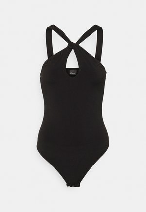 Body noir sans manches avec des bretelles croisées et une petite découpe en forme de trou de serrure sous l'encolure, présenté sur un fond blanc.