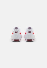 Nike Sportswear COURT LEGACY - Sportbačiai - white/bright crimson/team red