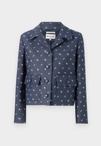 Marineblauwe jas met een bloemmotief, twee borstzakken en een geknipt kraag. Gemaakt van textuurstof met knoopsluitingen.