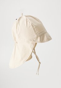 Chapeau de soleil en coton beige avec un large bord, une sangle de menton ajustable et un élastique froncé à l'arrière pour un maintien sécurisé.