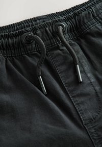 Non selezionato, black