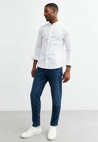 New Look LONG SLEEVE MUSCLE FIT OXFORD - Overhemd - white