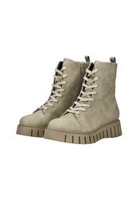 Botines de cuero beige hasta el tobillo con punta redondeada, cordones en la parte frontal, cremallera lateral y suela gruesa texturizada con ranuras horizontales.