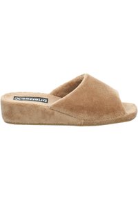 Beige Stoffslipper mit flacher, niedriger Sohle, offenem Vorderdesign und strukturierter Oberfläche. Das Innenfutter ist weich und plüschig für zusätzlichen Komfort.