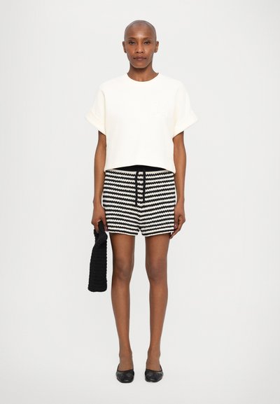 CLOSED Shorts - black