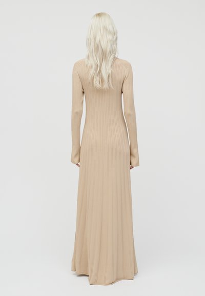IVY OAK KOURTNEY  - Robe longue - karamell