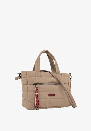 Bolso acolchado beige con dos asas, bolsillo frontal con cremallera y tiradores de cuerda rojos y beige, y correa de hombro desmontable.