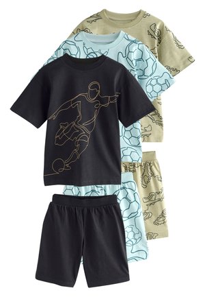 Tre sæt af børns t-shirts med korte ærmer og shorts med fodbold-tema linjekunst i sort, lyseblå og beige farver.