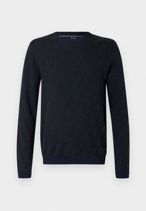 Pull en maille bleu marine avec un col rond, des manches longues et un motif texturé. Poignets et ourlet côtelés, avec un subtil logo sur le col.