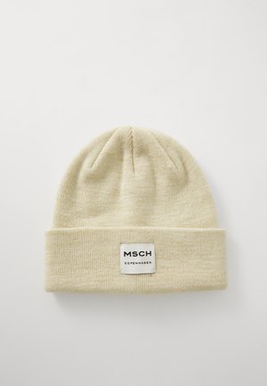 Gehaakte beanie in lichtbeige met omgeslagen ontwerp. Voorzien van een rechthoekig label met "MSCH COPENHAGEN" in zwarte letters. Zachte textuur.