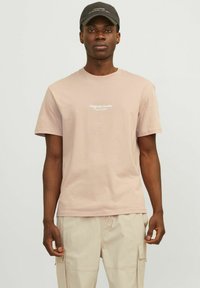 Jack & Jones JORVESTERBRO CREW NECK - Apdrukāts T-krekls - canyon sunset