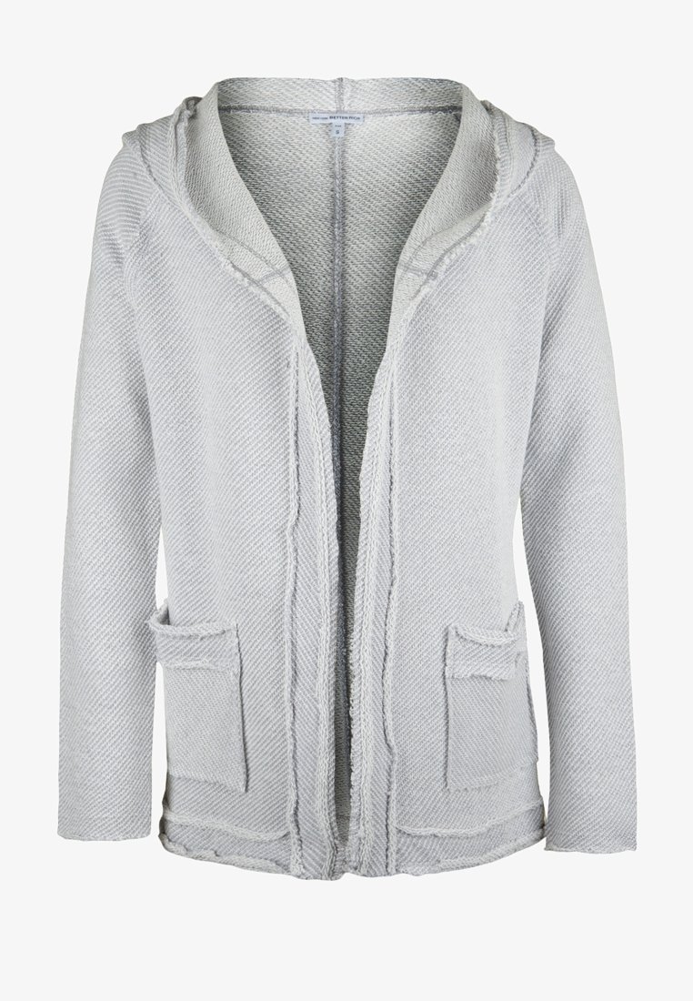 Lichtgrijze cardigan van een textuurstof, met een open voorkant en twee voorzakken. Beschikt over een capuchon en franjes voor een casual uitstraling.