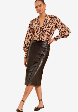 Love & Roses RIC RAC V NECK - Blúz - camel