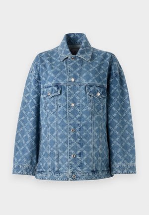 Džinsinė striukė su mėlynos spalvos tekstūruota šviesiai mėlyna raštu, dviem krūtinės kišenėmis ir sidabriniais mygtukais priekyje ir ant rankogalių.