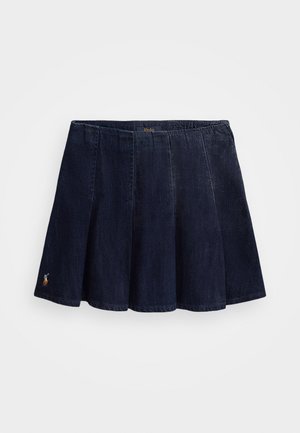 Marineblå denimskjørt med plisserdesign, elastisk midjebånd og liten brodert logo nederst til venstre. Glatt tekstur og over kne-lengde.
