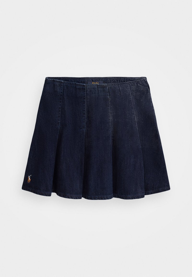 Ναυτικό τζην φούστα με πλειοτίνη σχεδίαση, ελαστική μέση και μικρό κεντημένο λογότυπο στην κάτω αριστερή πλευρά. Λείος υφή και μήκος πάνω από το γόνατο.