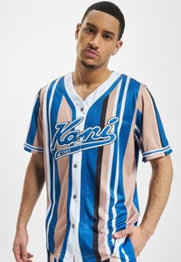 Karl Kani - VARSITY STRIPED BASEBALL  - Camicia - blue sand white Immagine in miniatura 1