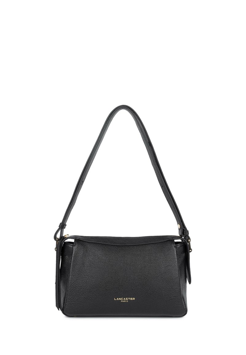 Schwarze Lederhandtasche mit strukturierter Oberfläche, kurzem Träger, goldenen Logo-Details und einer strukturierten rechteckigen Form.