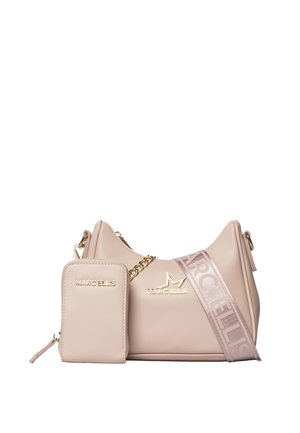 Sac à main Marc Ellis rose clair avec petite pochette assortie, lettrage du logo doré et large bandoulière de marque.
