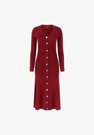 Midikleid aus geripptem Strick mit langen Ärmeln in tiefem Rot, mit V-Ausschnitt und einer vorderen Reihe unregelmäßig geformter Metallknöpfe.