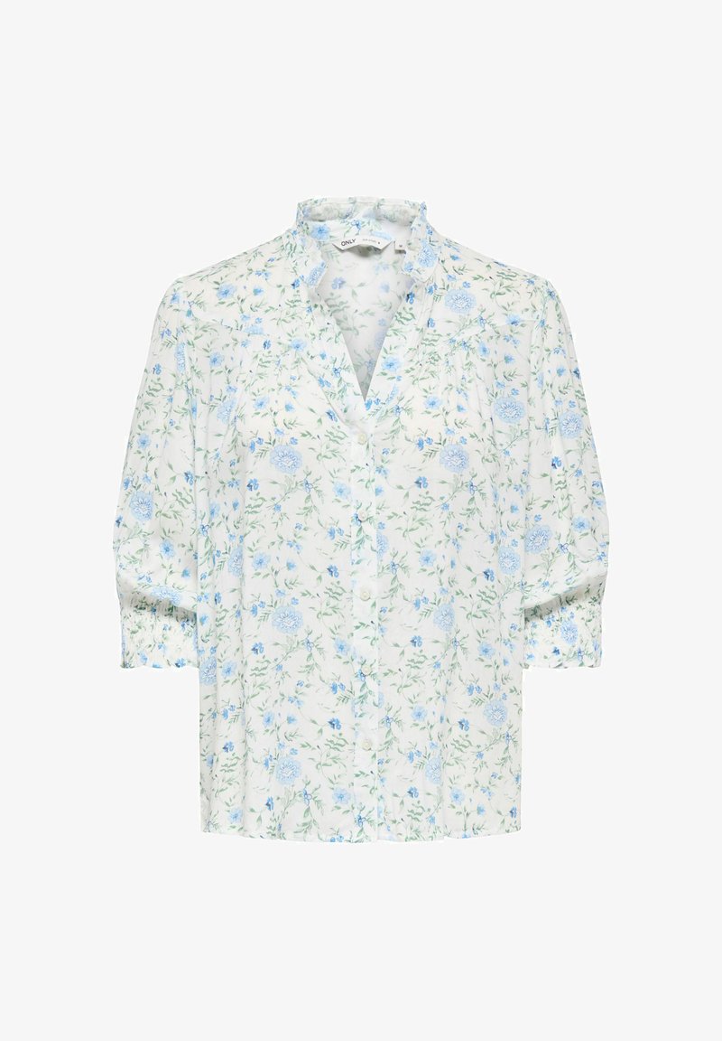 Blouse blanche à imprimé floral bleu clair, manches 3/4, col volanté et fermeture boutonnée devant.