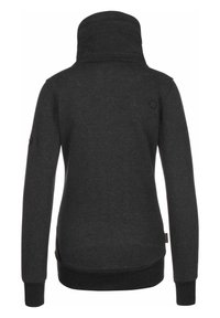 Sudadera gris oscuro con cuello alto, mangas largas y puños acanalados. Presenta un detalle de logo circular en la parte superior del brazo. Textura de tela suave.