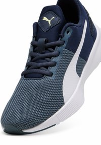 Puma FLYER RUNNER JR UNISEX - Scarpe da corsa su strada - club navy gray skies white