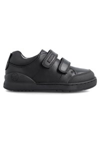 Zapatilla de cuero negro con dos tiras de velcro, punta redondeada, suela texturizada y un sutil logo en el talón y el costado.