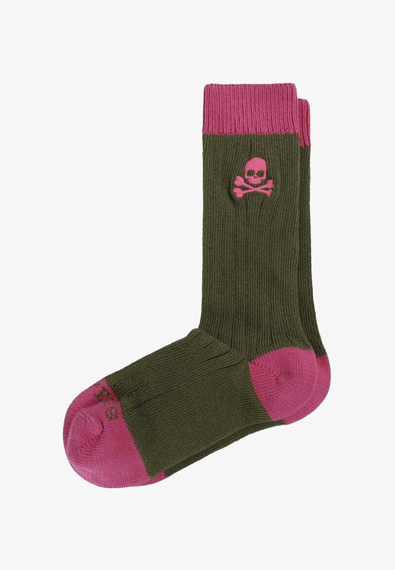 Calcetín de color verde oscuro con Acabados en rosa en la parte superior, la punta y el talón. Presenta un diseño de calavera y tibias cruzadas en rosa por encima del tobillo.