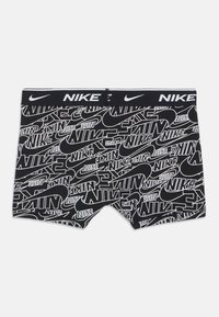Boxer neri con un motivo ripetuto del logo Nike bianco; tessuto morbido con una cintura elastica che mostra il nome del marchio.