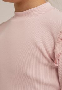 WE Fashion GERIBD MET RUCHES - Tops ar garām piedurknēm - pink