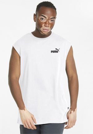 Hvid ærmeløs t-shirt lavet af bomuld, med et sort Puma-logo på venstre bryst. Glat tekstur, afslappet pasform, korte sideslids.