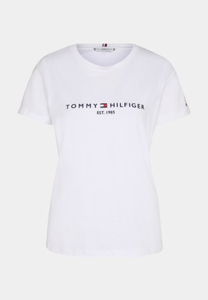 Biała bawełniana koszulka z okrągłym dekoltem, krótkimi rękawami i centralnym graficznym logo z napisem "TOMMY HILFIGER" oraz "EST. 1985" w czarnym kolorze.