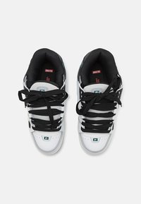 Globe SABRE - Trainers - white/green