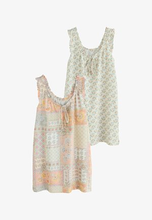 Ujjatlan hálóingek fodros pántokkal és megkötős elemekkel; az egyik többszínű virágos patchwork mintás, a másik fehér, apró pasztell virágokkal.