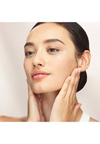 Elizabeth Arden WHITE TEA SKIN SOLUTIONS REPLENISHING MICRO-GEL CREAM - Dagkräm