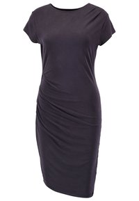 Ciemnofioletowa sukienka wykonana z gładkiego, elastycznego materiału. Posiada krótkie rękawy, okrągły dekolt oraz marszczenia po bokach.