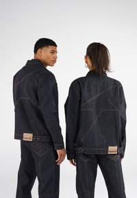 LEGACY STUDIOS UNISEX - Giacca di jeans - dark wash