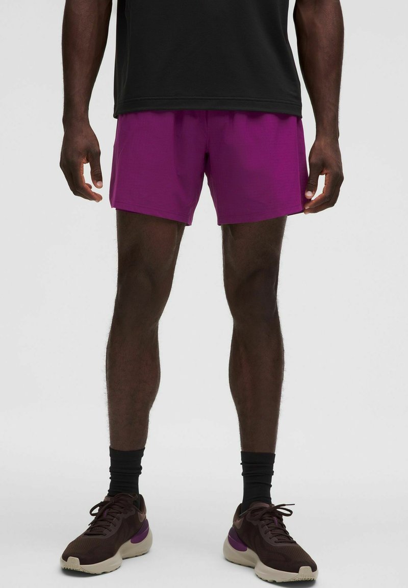 lululemon RUN CREW RIPSTOP LINED 15CM - Kurze Sporthose - chilled grape