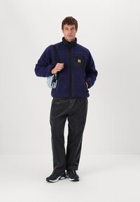 Carhartt WIP PRENTIS LINER - Forro polar - aura/black